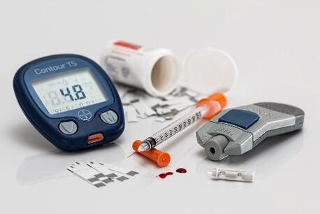 Diabetesak intsulina injekzioak eta eguneroko odol azukrea kontrolatu behar ditu